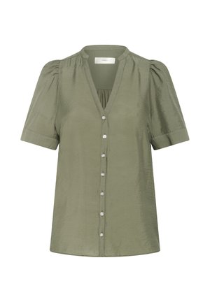 Blouse verte olive à manches courtes avec un col en V, dotée d'une fermeture boutonnée à l'avant, de détails froncés au niveau du col et d'une texture lisse.