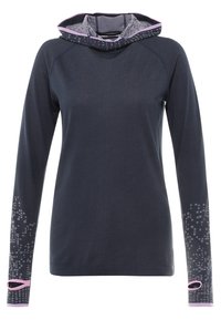 Tmavě modrá mikina s dlouhým rukávem; lehký materiál. Má kapuci s růžovými akcenty a geometrický vzor na rukávech.