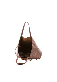 Borsa tote in pelle marrone con una superficie liscia, dotata di apertura superiore, manici lunghi e un rivestimento interno a quadri.