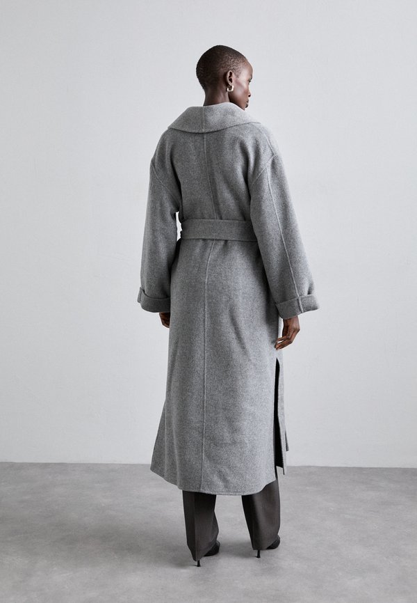 ESSENTIALS TRULLEM - Classic coat2