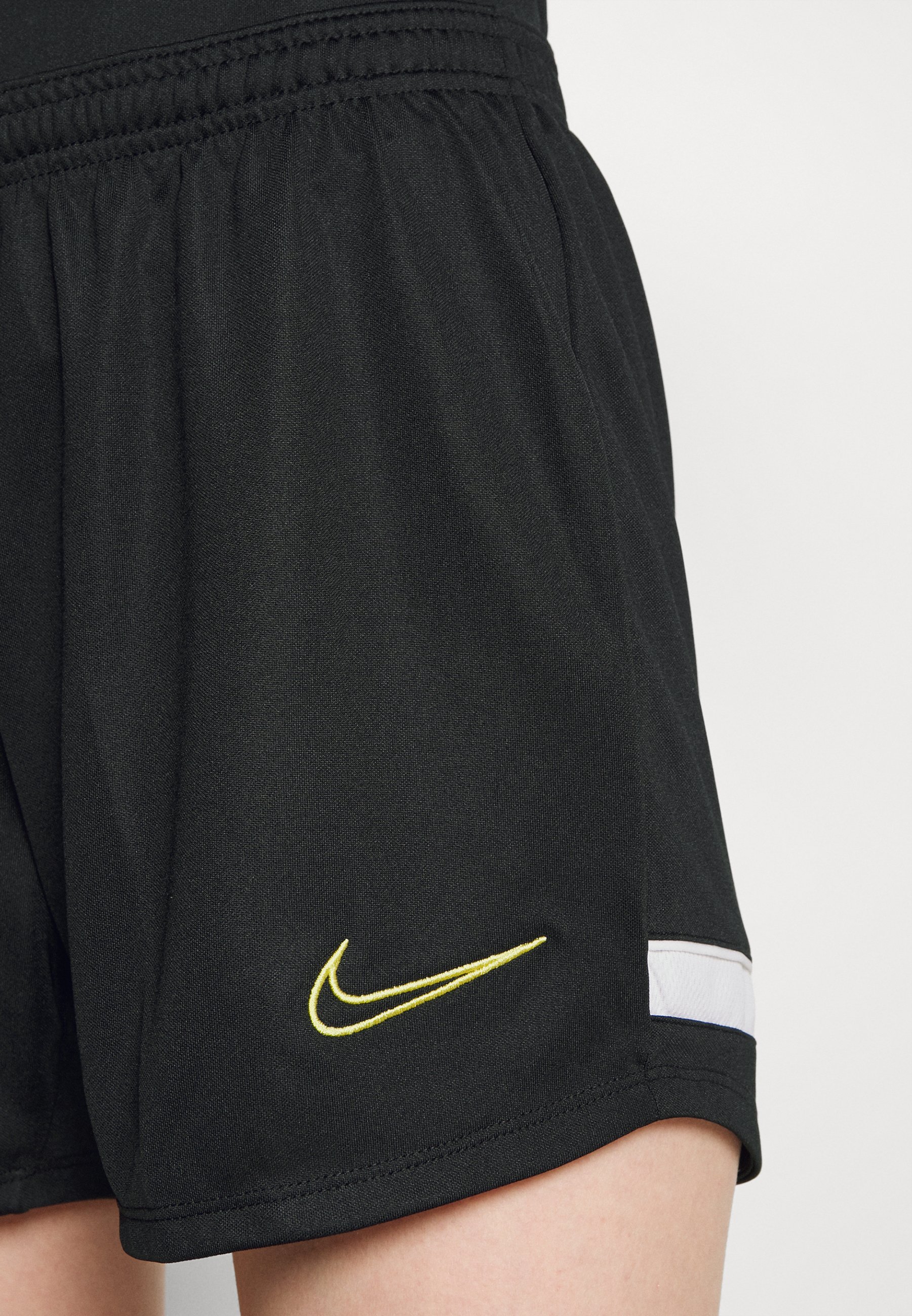 Sports shorts - black/white/saturn gold 