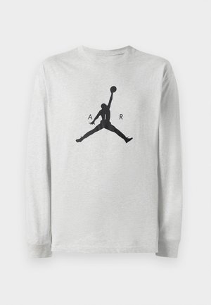 Siva majica z dolgimi rokavi iz mehkega materiala, ki vsebuje velik črn Jordan logotip in besedo "AIR" v velikih črkah.