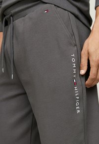 Tommy Hilfiger TRACK - Pyjama bottoms - dark