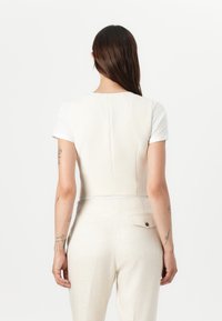 Guess THEOLINE PERFECT VEST - Waistcoat - cream white