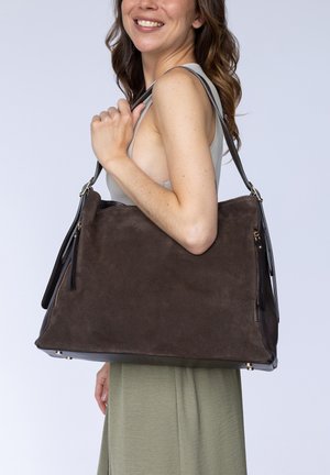 Gusti Leder, BIG WOMAN HANDBAG LENE - Käekott - braun