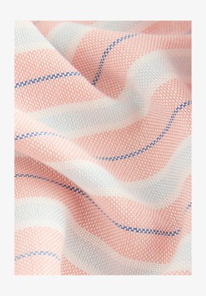 Tessuto di cotone con strisce rosa, bianche e azzurro chiaro, caratterizzato da una trama intrecciata, che mostra una caduta morbida e dettagli sottili.