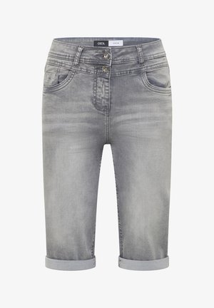 Graue Denim-Shorts mit umgeschlagenen Säumen, doppelten Frontknöpfen, Gürtelschlaufen und Fronttaschen, mit der Bezeichnung "Cecil Denim."