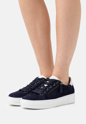 Sneakers laag - bluette/weiß