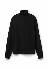 Jersey de cuello alto negro con mangas largas. Hecho de una suave tela de punto, cuenta con un cuello y puños acanalados, y un dobladillo recto.