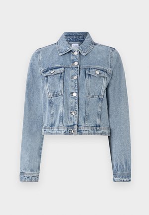 Hellblaues Jeansjacke mit verkürztem Design, Knopfverschluss, zwei Brusttaschen und langen Ärmeln. Verfügt über silberne Hardware und klassischen Kragen.