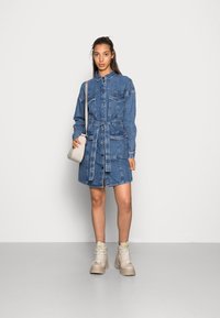 Noisy May LAURA WESTERN DRESS - Vestido de ganga - medium blue denim