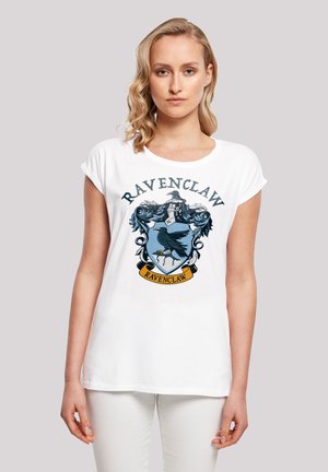 Weißes Baumwoll-T-Shirt mit dem Ravenclaw-Wappen in Blau und Gelb, Rundhalsausschnitt und umgeschlagenen kurzen Ärmeln.