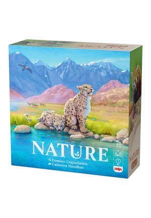 Dwa śnieżne lamparty przy rzece z górami w tle, latający ptak i stado zwierząt w oddali na pudełku gry planszowej.