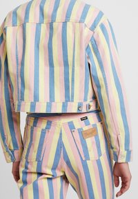 Wrangler Farkkutakki - coloured denim