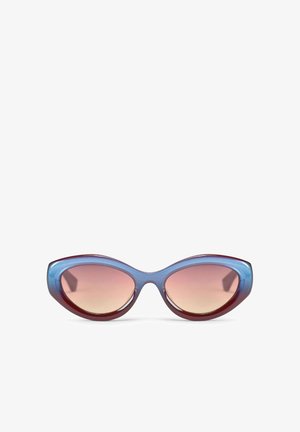Kurt Geiger London, KENSINGTON SMALL CAT-EYE - Lunettes de soleil - viola