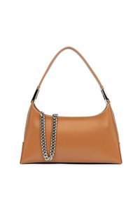 Sac à main en cuir tan avec une finition lisse, doté d'une anse supérieure courbée et d'un accent en chaîne argentée pour un détail supplémentaire. Design minimaliste distinctif.