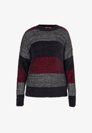 Kötött pulóver vízszintes csíkokkal sötét tengerészkék, bordó és szürke színekben. Puha, bolyhos textúra, kerek nyakkivágással és hosszú ujjakkal.