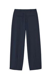 Pantalons larges bleu marine en tissu lisse, avec un devant plat, deux poches latérales et une taille épurée.