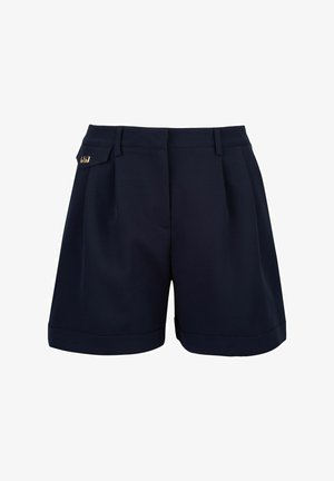 Marineblauwe op maat gemaakte shorts met plooien, omgeslagen rand en zijzak met een gouden accent. Gemaakt van een glad geweven stof.