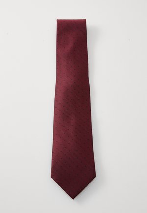 Cravate bordeaux avec un motif en chevrons texturé et de petits pois noirs. La cravate s'effile vers une extrémité pointue. Fabriquée en tissu tissé.