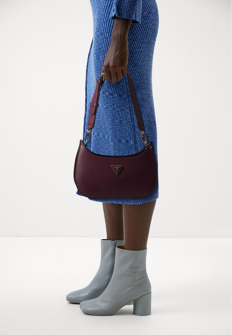 Guess MERIDIAN MINI TOP ZIP  - Borsa a mano - amethyst
