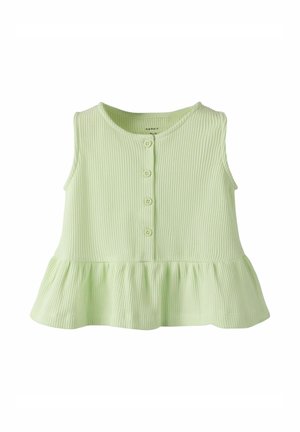 Mouwloos lichtgroen geribd peutertopje met ronde halslijn, voorste knoopsluiting en peplum zoom.