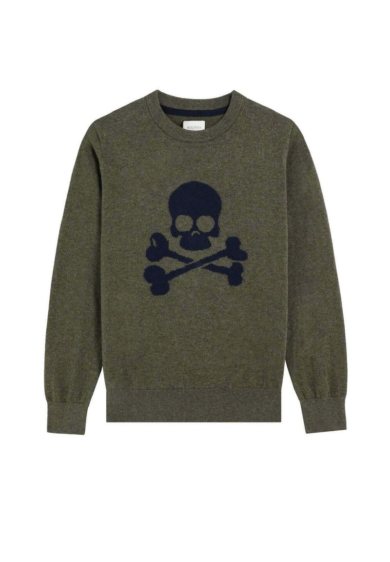 Olijfgroene trui met lange mouwen, voorzien van een donkerblauw doodskop- en kruisbeenderenmotief op de voorkant, met ribgebreide manchetten en zoom.