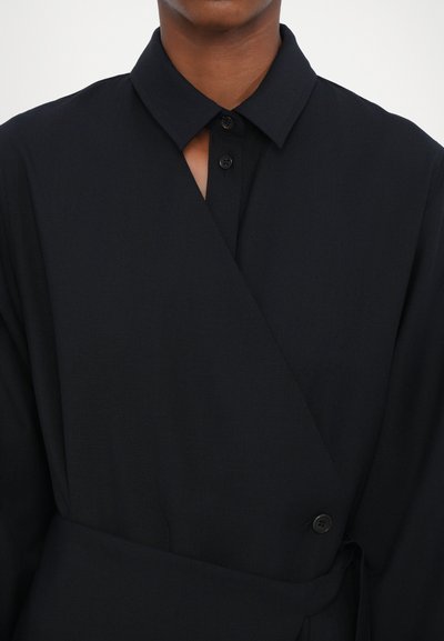 Henrik Vibskov FOUND DRESS - Blusenkleid - tropical navy