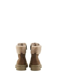 Bottes de cheville en suede marron avec un col en fourrure beige, fermeture éclair sur le côté, semelle texturée et design à bout rond.