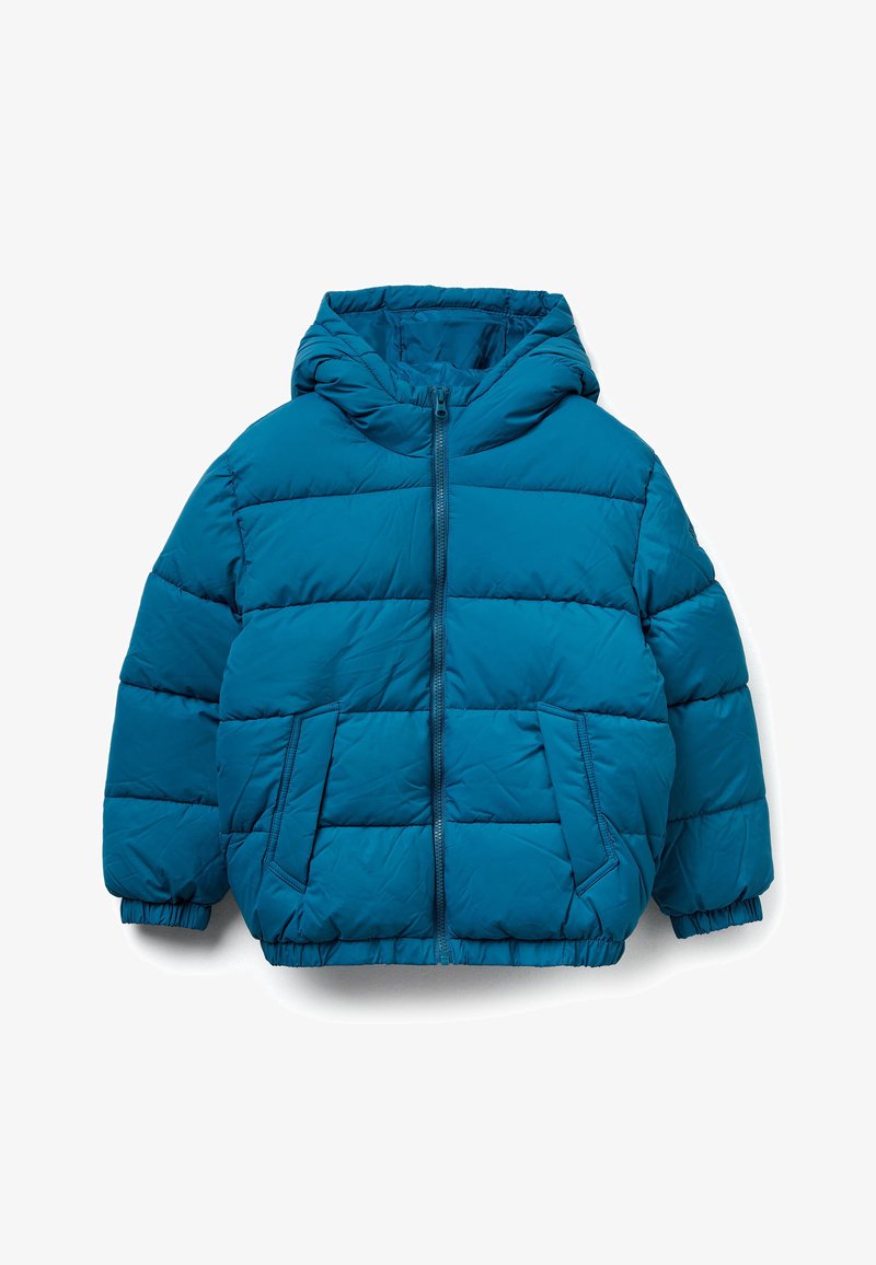 Tyrkysová péřovka s kapucí. Má horizontální prošívaný design, přední zip a elastické manžety a lem. Dvě postranní kapsy.