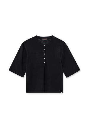 Top negro de punto con mangas cortas, escote redondo y cinco botones blancos en el centro delantero.