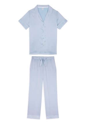 Himmelblaues Satin-Schlafanzugset, bestehend aus einem kurzärmeligen Hemd mit Kragen und passenden langen Hosen mit Kordelzug und elastischen Bündchen.