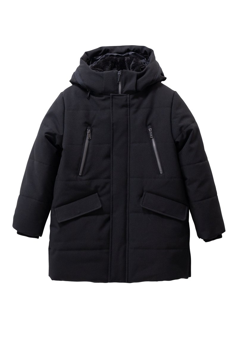 Zwarte geïsoleerde winterjas met capuchon, twee ritszakken op de borst en twee grote klepzakken, ontworpen voor koud weer.