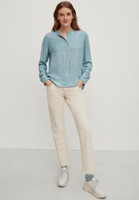 comma casual identity MIT ALLOVERMUSTER - Camicetta - petrol floral print