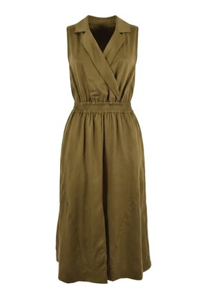 Robe midi sans manches vert olive avec col à revers, taille élastiquée froncée et devant à effet portefeuille.