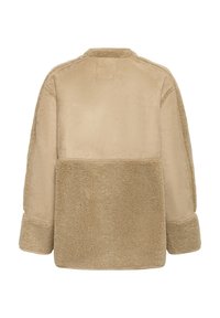 Beežikasleitri batistist ja pehmest seemisnahast suurkorraline jakk, millel on ümardatud krae ja tekstuuriga paneelid seljal ning varrukatel.