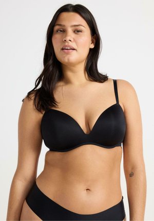 Reggiseno imbottito nero con scollatura profonda, texture liscia, spalline regolabili e design senza cuciture. Nessun hardware o decorazione visibile.