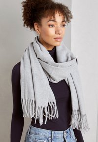 Unausgewählt, grey