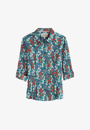 Camisa de botones con mangas enrolladas de 3/4, con un fondo azul verdoso y un patrón floral en rojo, púrpura y blanco. Material ligero.