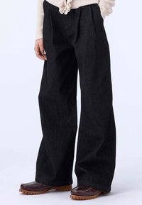 Molo AEISHA PLEATS - Vaqueros rectos - washed black