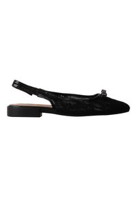 Chaussure slingback plate noire avec bout pointu, texture en dentelle, petit détail nœud à l'avant et talon bloc bas.