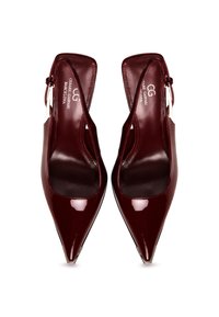 Burgundin patentoitu nahka slingback-korkokengät, joissa on terävä kärki, avoimet sivut ja sileä, kiiltävä pinta. Sisällä on hienovarainen logo.