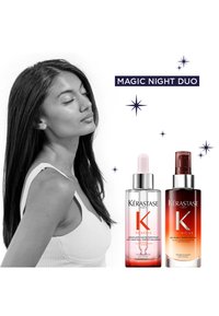 Duo pielęgnacyjne włosów Kérastase: przezroczysta butelka z różowym serum, ciemna butelka z brązowym gradientem; obie z srebrnymi nakrętkami. Nad nimi napis "MAGIC NIGHT DUO".
