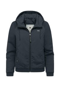 Veste matelassée bleu marine avec capuche, dotée de poignets et d'un ourlet côtelés, d'une fermeture éclair frontale et d'accents texturés sur les épaules. Tissu léger.