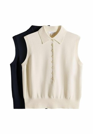 Dvě bezrukávé pletené polokošile, jedna krémová vpředu s knoflíky uprostřed a druhá černá vzadu, položeny na bílém pozadí.