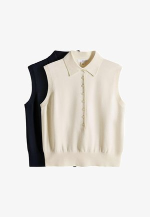 Două tricouri polo tricotate fără mâneci, unul crem în față cu nasturi pe mijloc și unul negru în spate, așezate întinse pe un fundal alb.