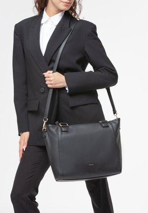 Borsa a spalla in pelle nera con finitura testurizzata, hardware dorato e due manici superiori. Adatta per ambienti professionali.
