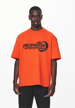 EAZOR OVERSIZED TEE - Print T-shirt - washed signal red