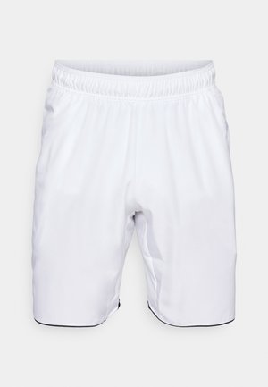 Bermudas atléticas brancas feitas de um tecido leve. Apresentam um cós elástico e bolsos laterais, com um acabamento em preto contrastante na bainha.