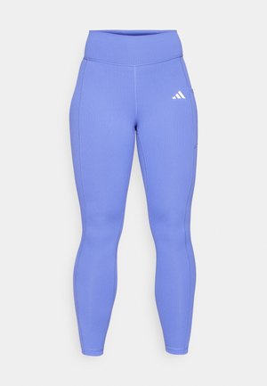Leggings violets côtelés en tissu extensible, dotés d'une taille haute et d'un petit logo blanc sur la cuisse supérieure.